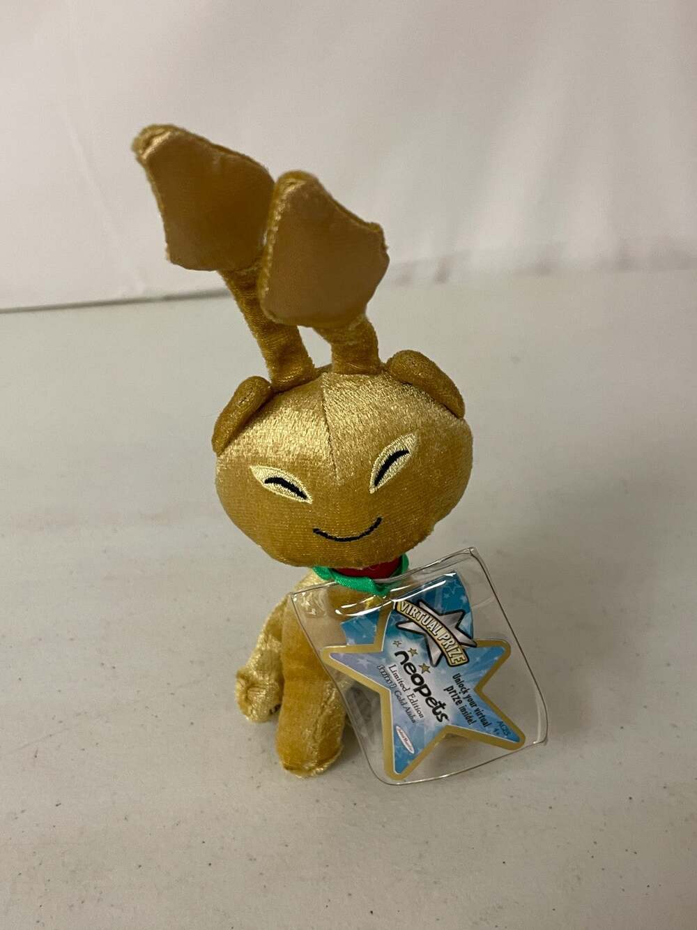 JAKKS 2007 Neopets Rare Gold Aisha Keyquest Limited Edition Series 1 Plush NEW